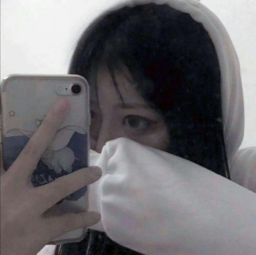 女生头像恋爱不是用谈的,是坠入的.