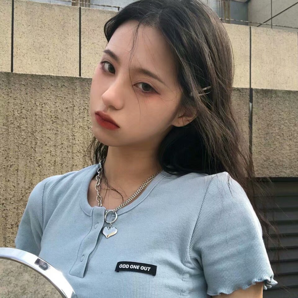 女头头像女拿图扣1 女生头像喜欢关注或收藏一下 么么哒