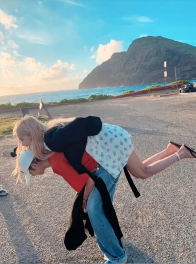 blackpink rosé朴彩英 lisa 五花肉 chaelisa