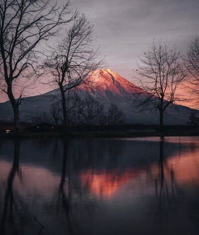 富士山下|ins:rkrkrk 背景图 壁纸