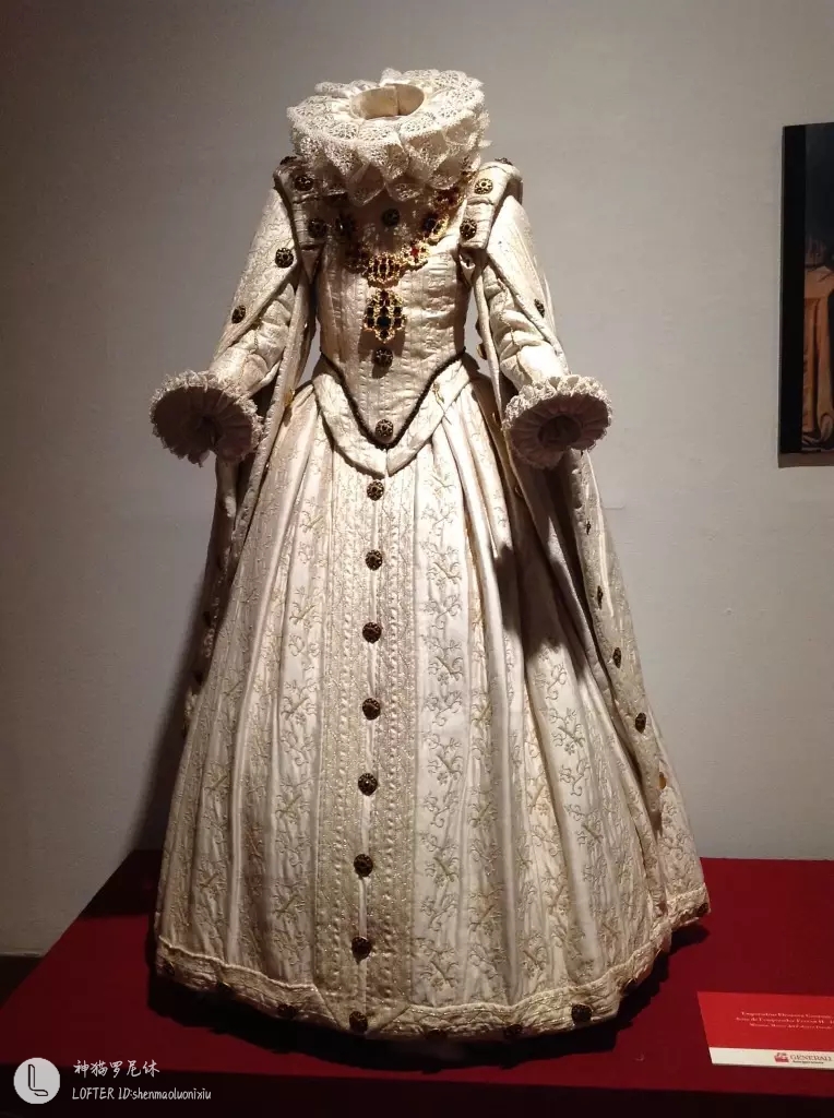 16世纪晚期 西班牙风格女装