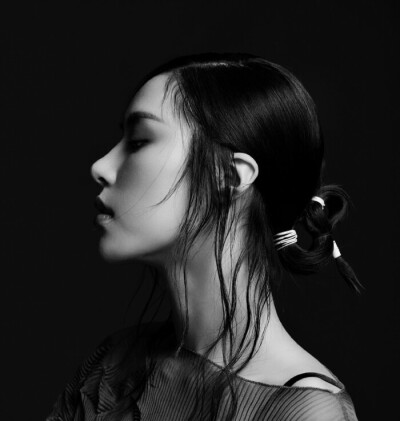 黑白女图壁纸
