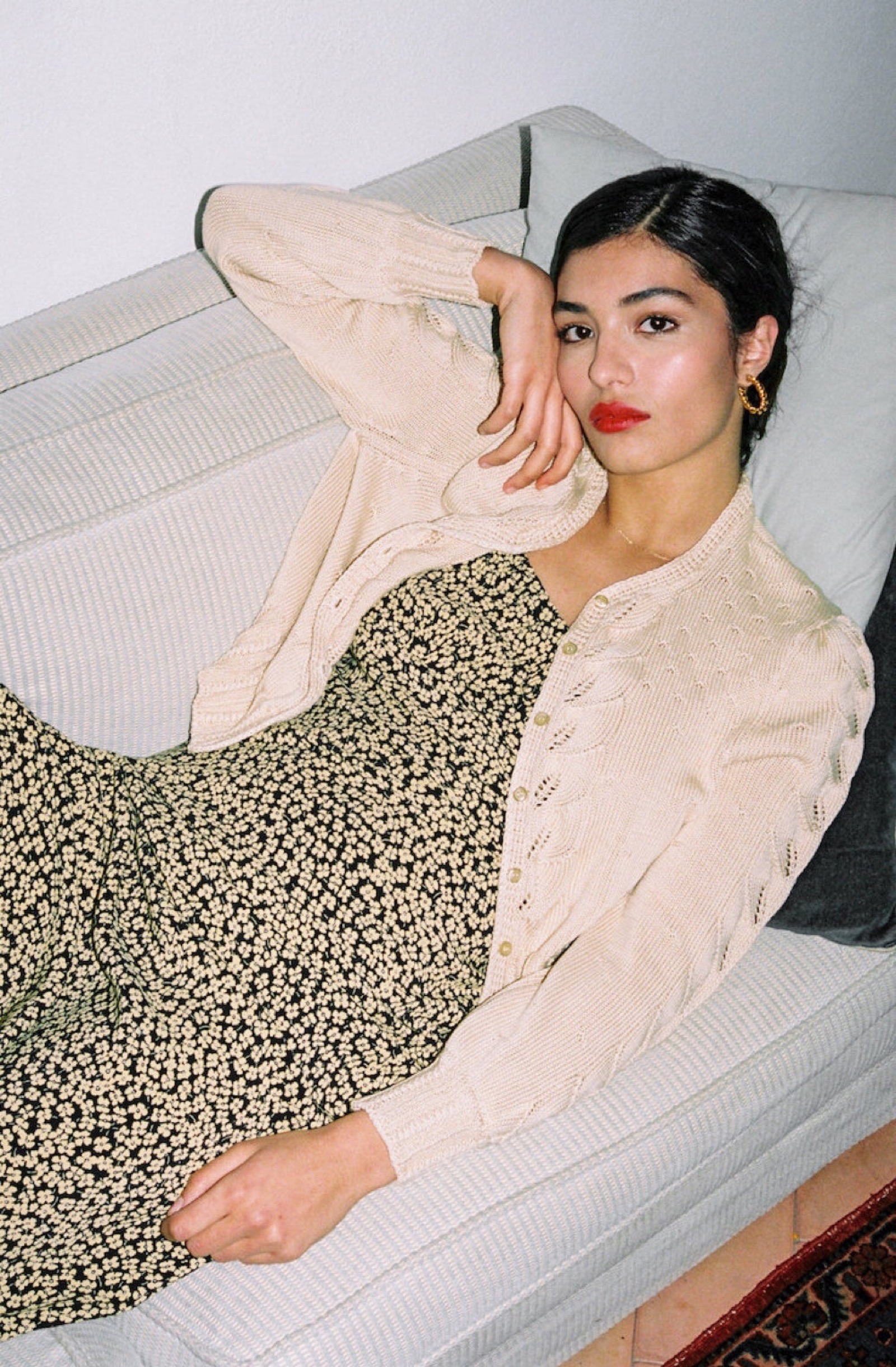 spring lookbook 法国街道上以慵懒随性的姿态展现风情万种的女人味