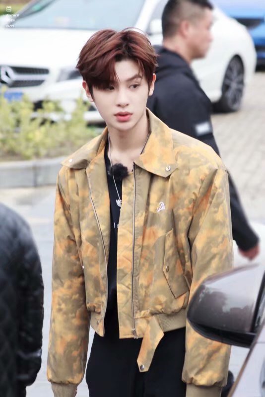 justin黄明昊