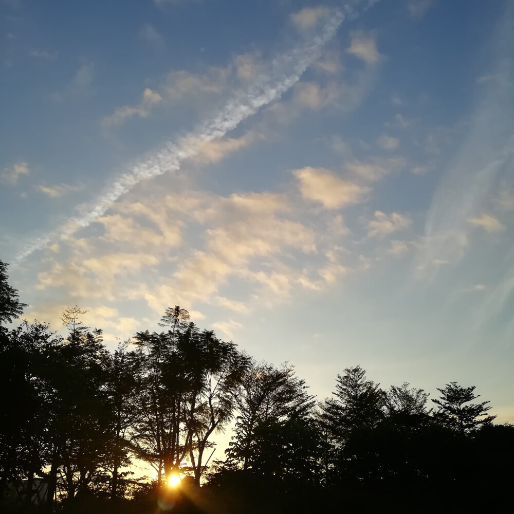 3月7日 22:38   关注  天空 ins风