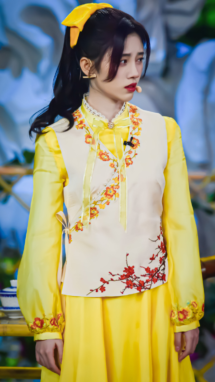 鞠婧祎春晚高清壁纸