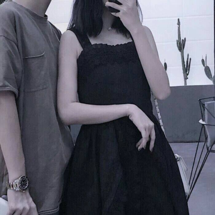 情侣头像/我本来是叼着烟开拖拉机的 遇见你后开始留意橱窗里的小裙子