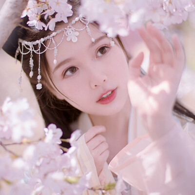 "你和三月,都是春天"微博自截 古风汉服女生头像