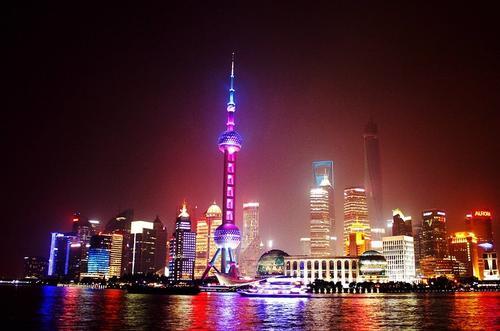 上海的夜景特别的迷人.越来越美,繁华.
