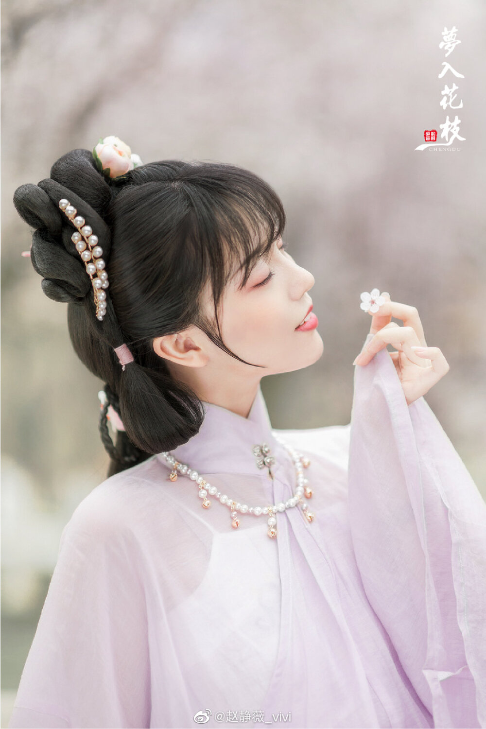 摄影|后期:@赵静薇_vivi 出镜:@七猪家的浅兮妆造:@乔乔不是小乔