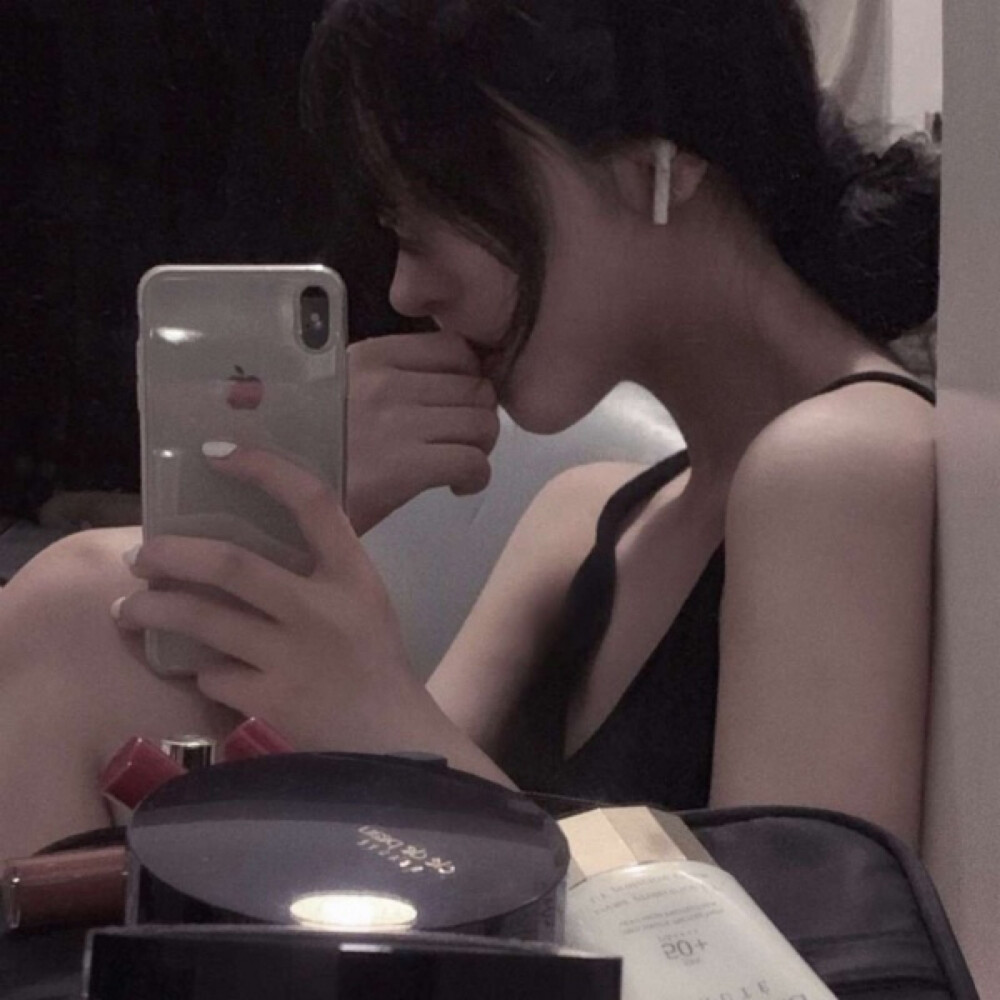 女生头像. 源于网络.