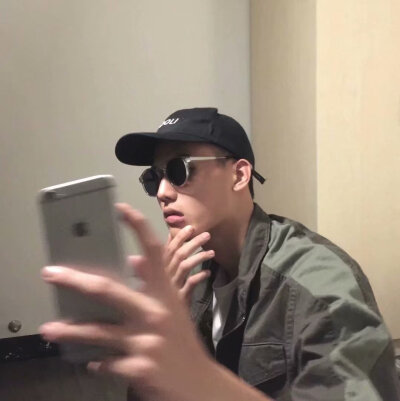 头像男的