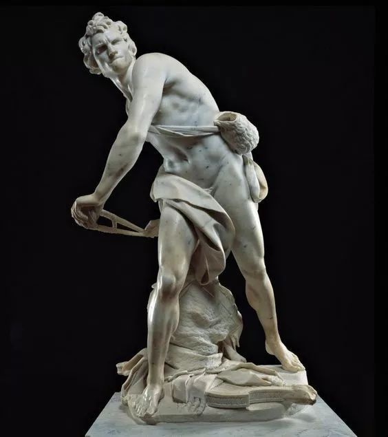 贝尼尼此时雕刻的《大卫》还不是完全的巴洛克风格,仍能看出文艺复兴