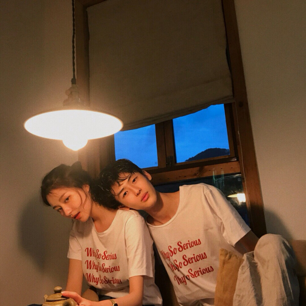 你们好我想请问这情侣头像里的男生和女生分别叫什么名字呀