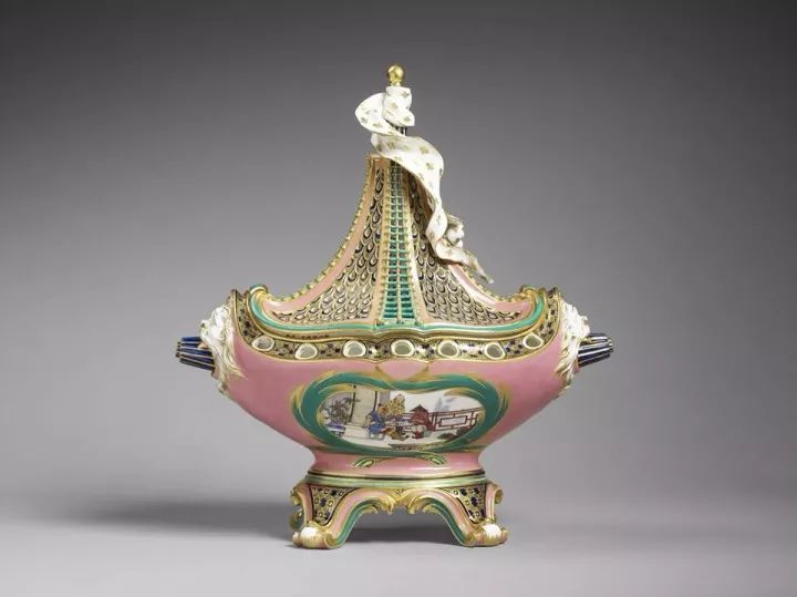 蓬帕杜玫瑰红系列船型香薰瓶,中国韵味与洛可可风格的完美结合/1760