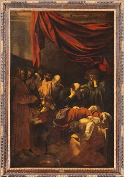 宫《圣母之死》的特别之处在于,它少了一般宗教画中关于"神"的隐喻