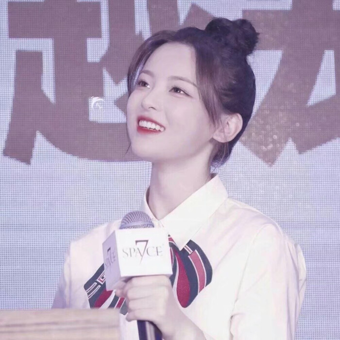 杨超越头像.自调滤镜