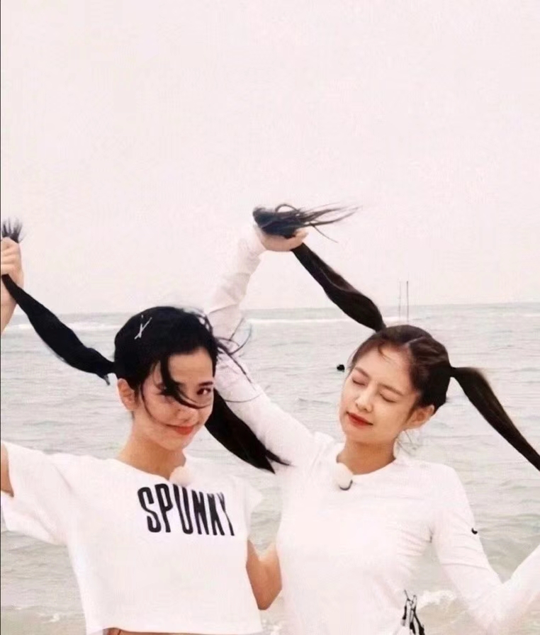 blackpink 金智秀jisoo 金智妮jennie 头像好爱这张哇 双j组合双马尾