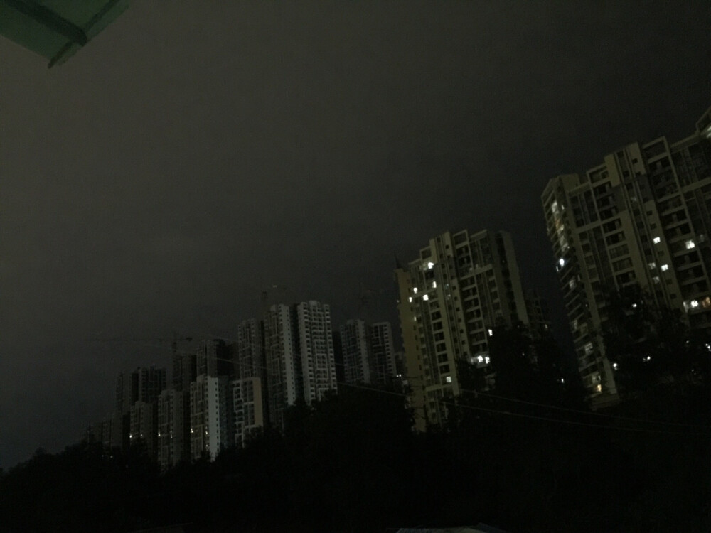 没有星星的夜里,一样很美