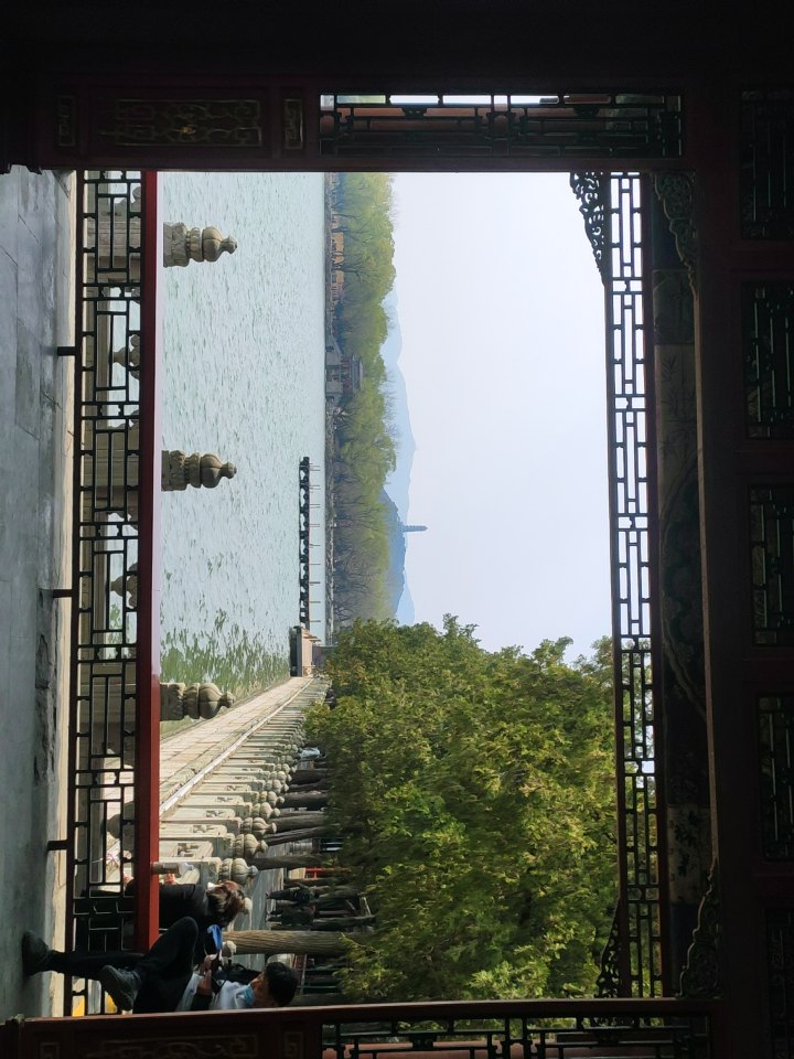 颐和园 鱼藻轩西窗(摄于2020年3月29日)