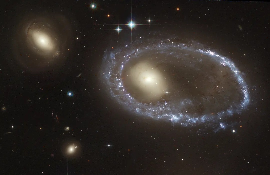 2004年1月16号的lindsay-shapley ring galaxy,林赛-沙普利环星系