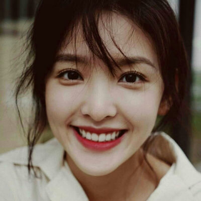 笑的很开心的女头