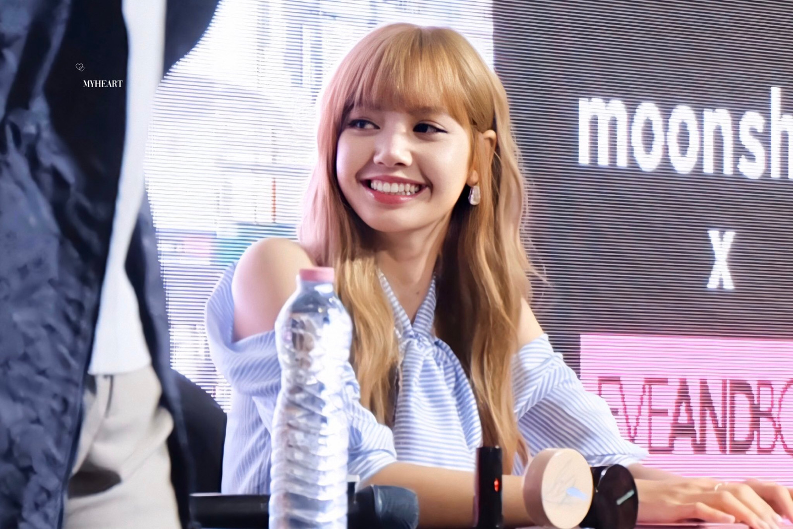 lalisa manoban 甜豆莎 cr.水印