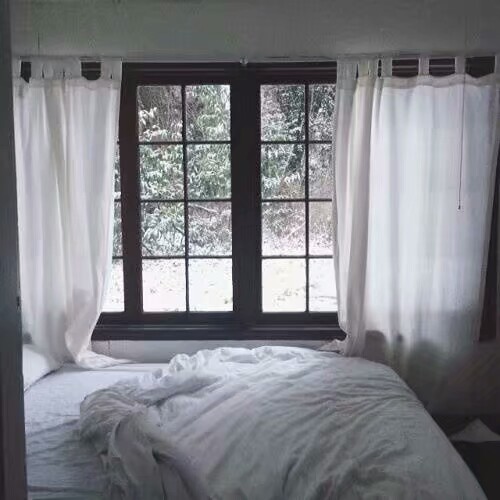 窗户 卧室 床