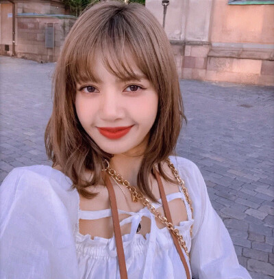 女生头像 ins lisa