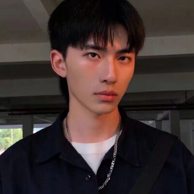 清新脱俗的男生头像
