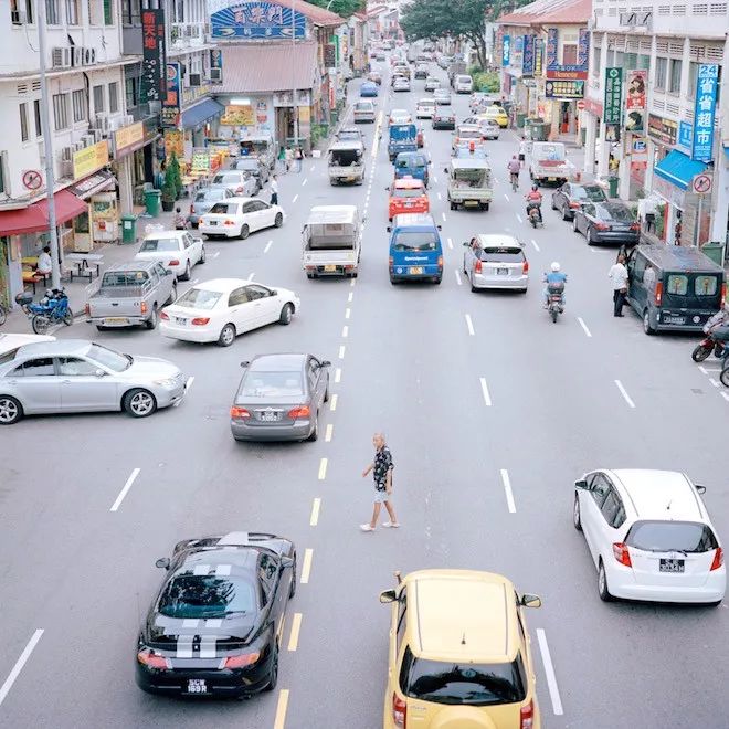 photo from《singapore,车水马龙与快节奏生活,在棉花糖色调的