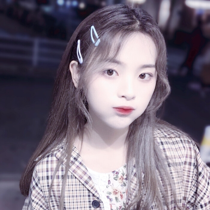 杨超越头像.自调滤镜