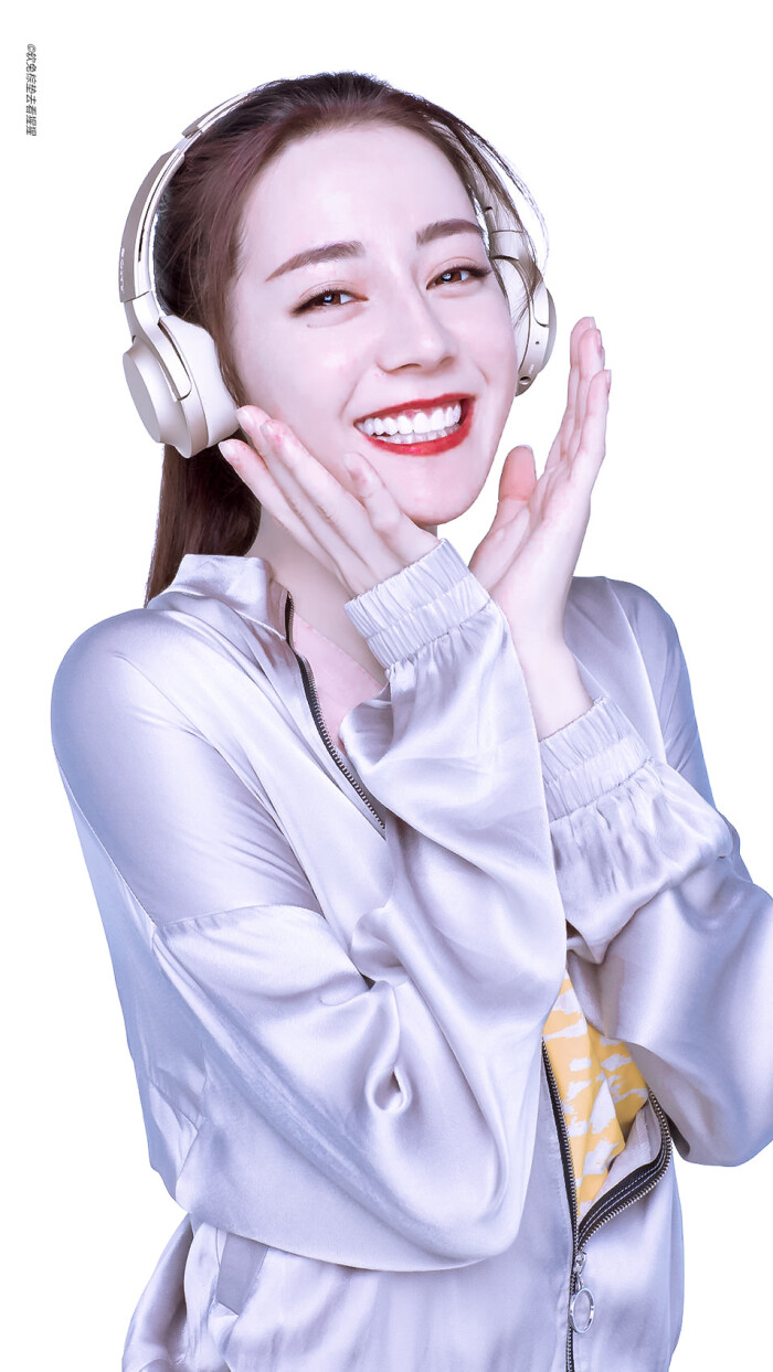 迪丽热巴耳机代言