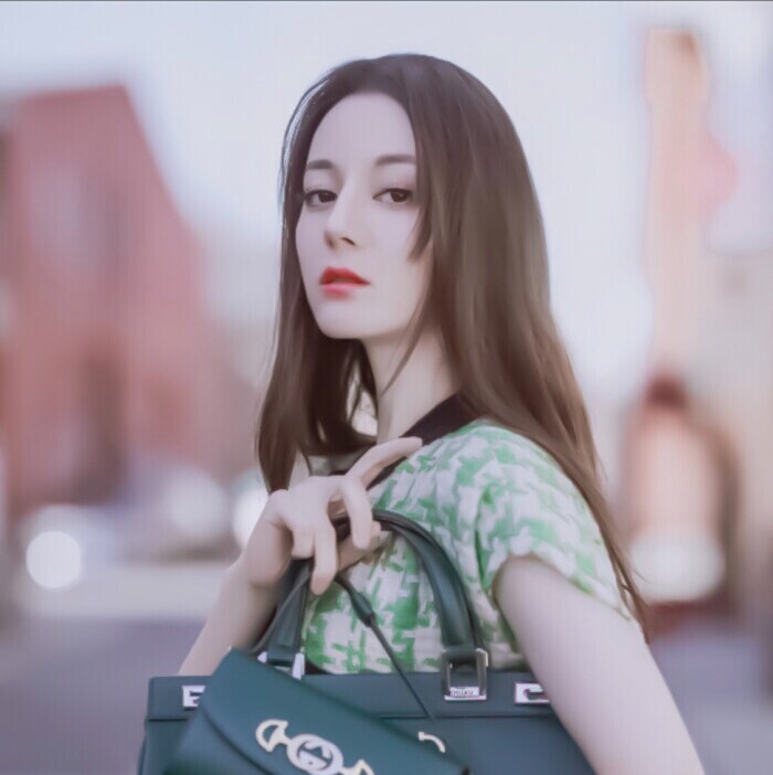 迪丽热巴头像.自调滤镜抱图dd.盗图司马. 二转请注明出自顾萱霏.