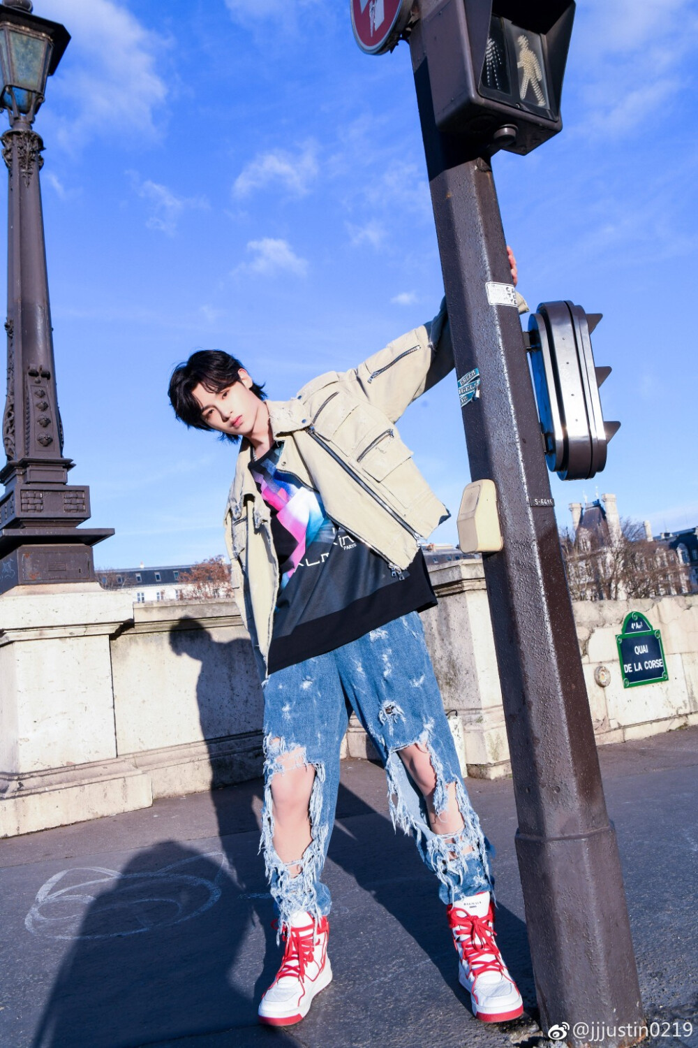 黄明昊 