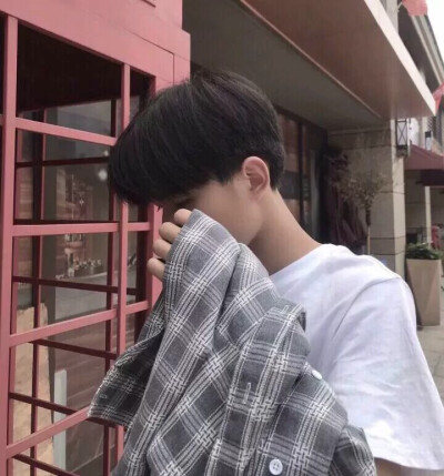男生喝酒侧脸头像