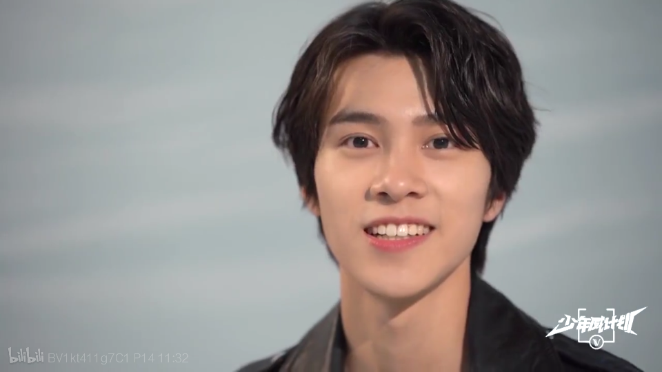 威神v黄冠亨hendery