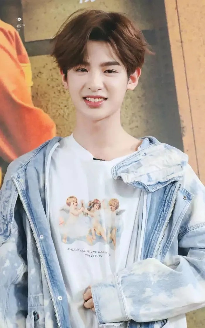 黄明昊
