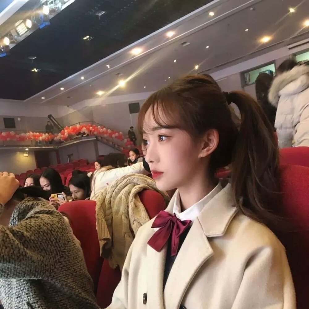 女生头像经典句子: 人生离不开学习,更离不开老师.