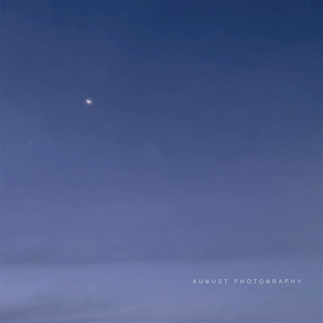 4月17日 8:57   关注  ins潮图 蓝色 神仙背景 评论帐詹 