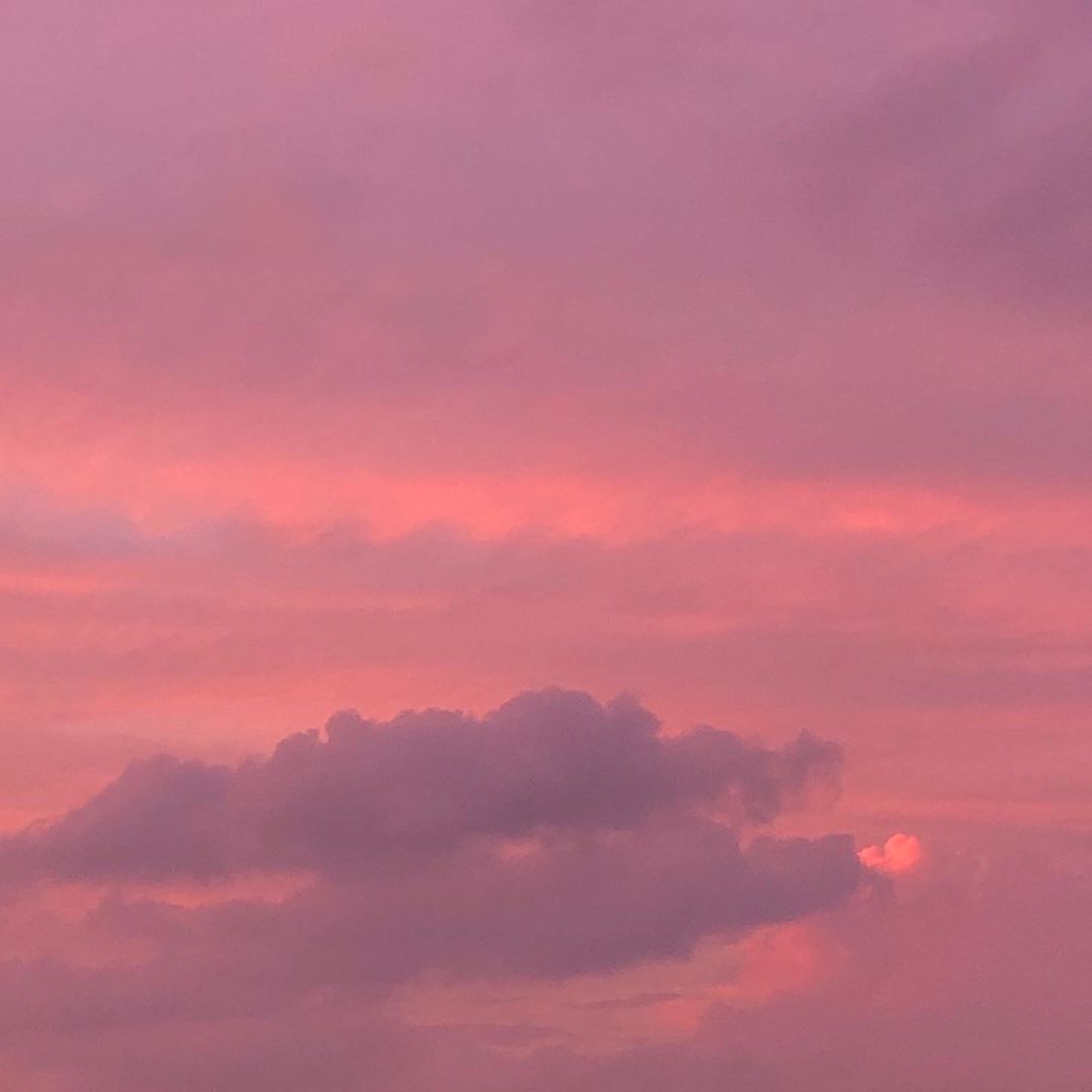 要一个黄昏,满是风,和正在落下的夕阳.粉色系 头像 朋友圈背景图 风景