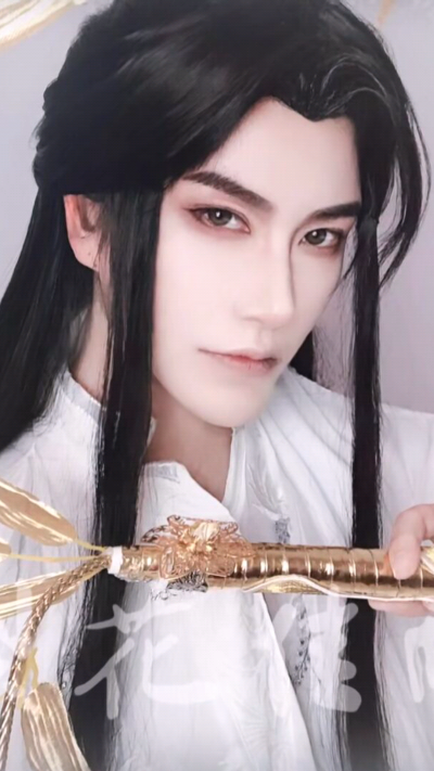 "海棠花啊海棠花,球球你替我转告一下师尊,我……喜欢他好久了,特别