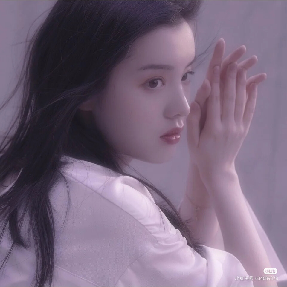 在小红书找的复古风女生头像
