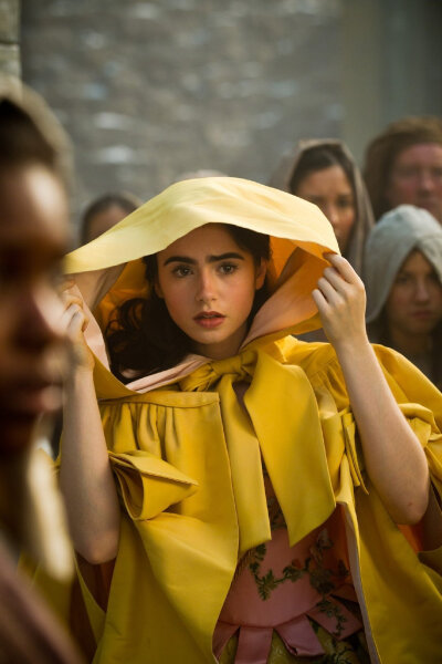 柯林斯 lily jane collins 《白雪公主之魔镜魔镜》