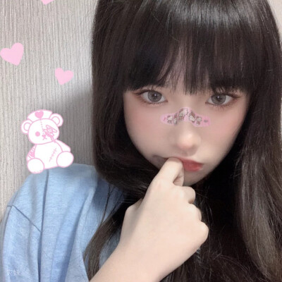 拿杯子的女生头像