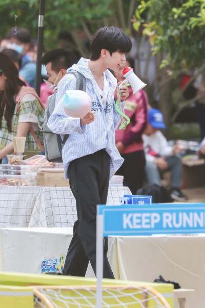 cr: royalrose丨蔡徐坤 20200430跑男路透