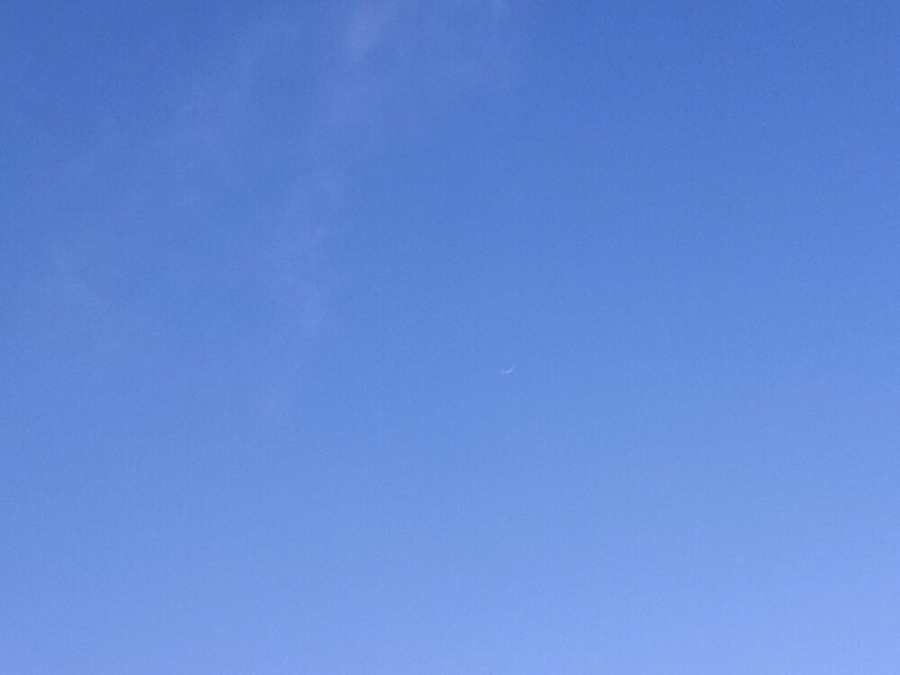 天空是蔚蓝色