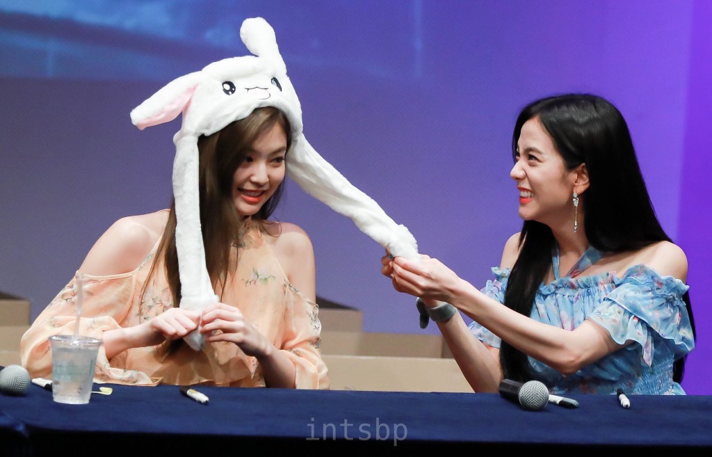 jisoo & jennie