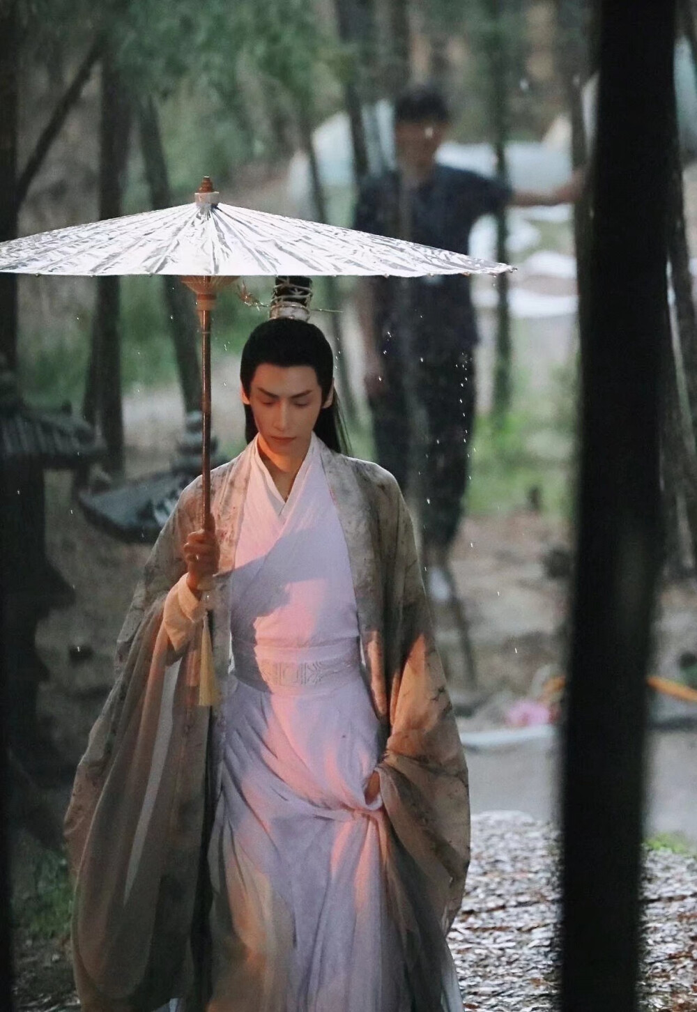 陌上人如玉,公子世无双.