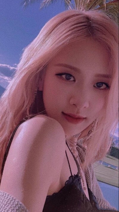 rosé 朴彩英 头像